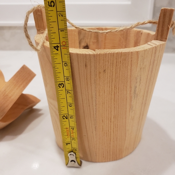 7 wooden tulips and wooden bucket with 9 acrylic 2 fl oz colours - Picture 5 of 9